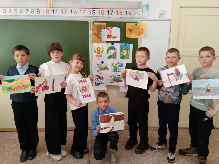 Акция "Рисуем с детьми вечный огонь', учащиеся 3 класса.